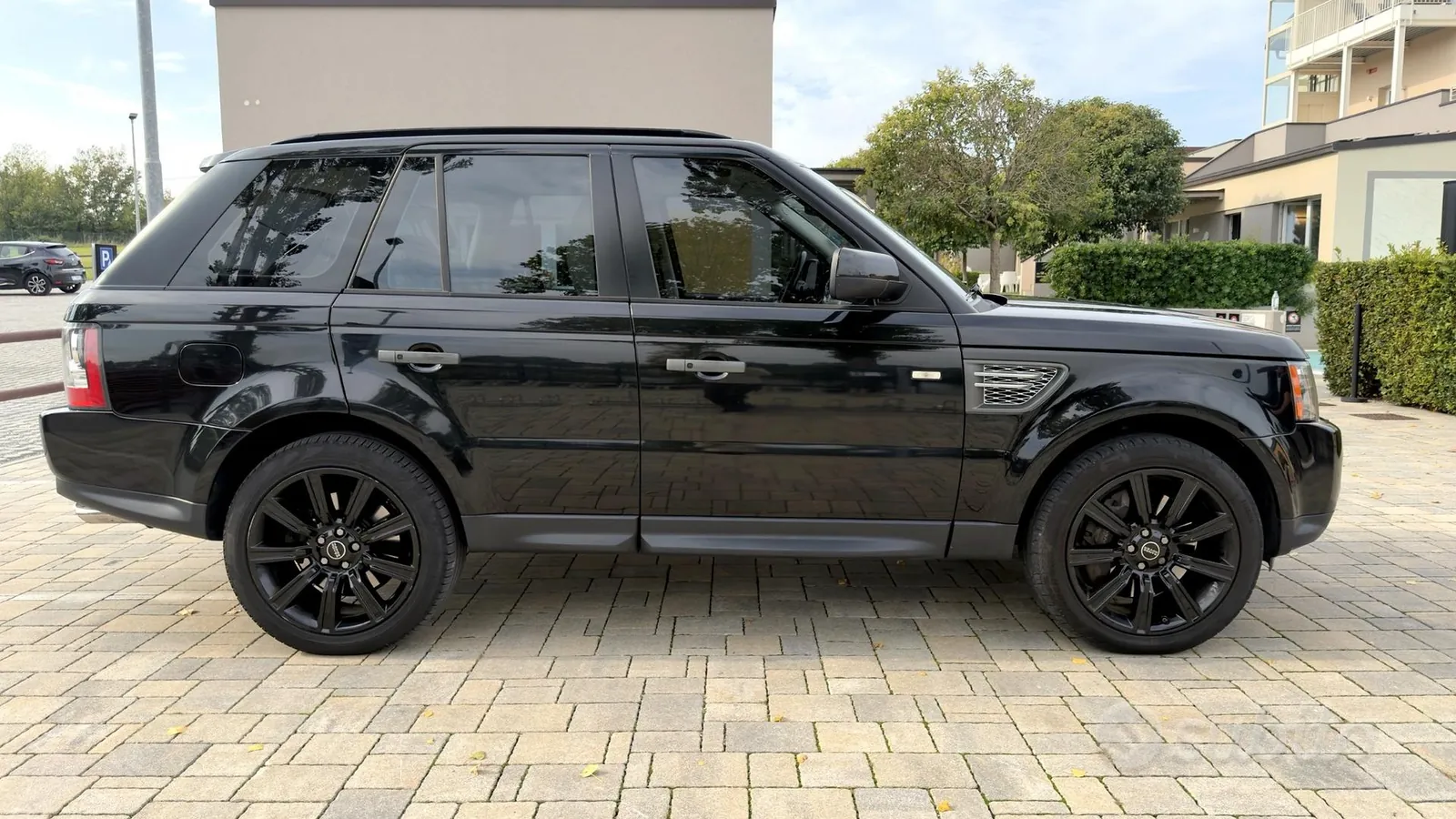 Land Rover Range Rover Sport 2010 photo 3