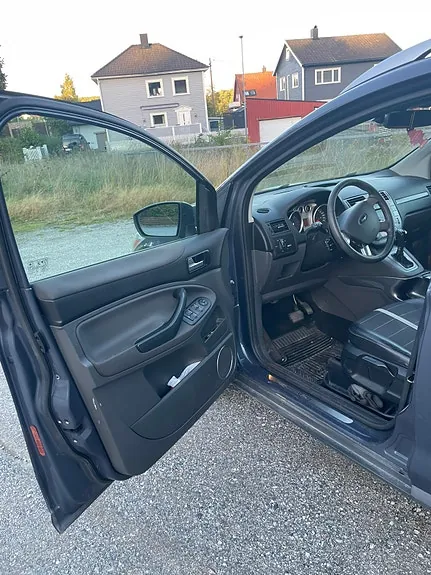 Ford Kuga 2010 photo 3