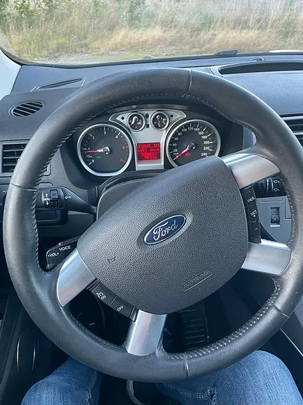 Ford Kuga 2010 photo 2
