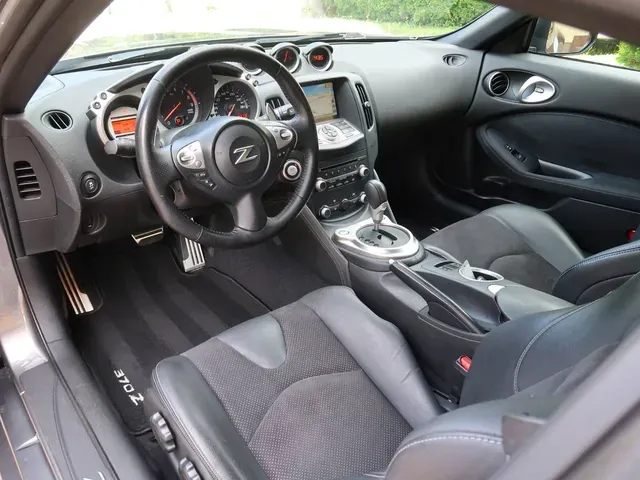 Nissan 370 Z 2012 photo 2