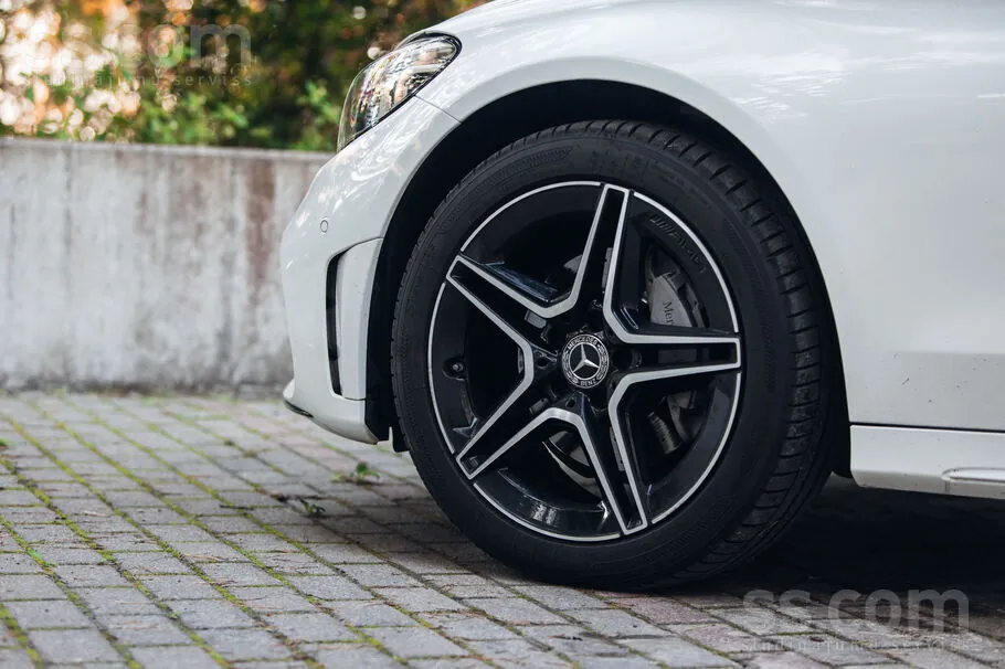 Mercedes-Benz C200 2019 photo 3