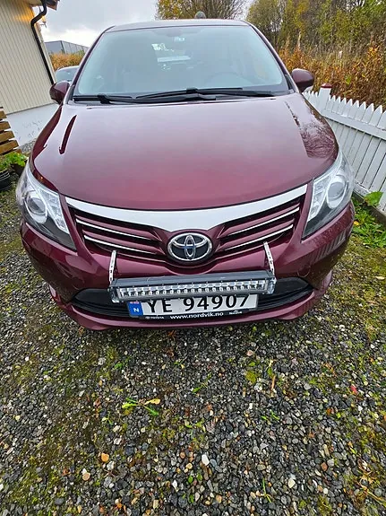 Toyota Avensis 2013 photo 2