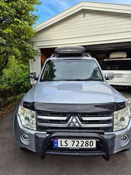 Mitsubishi Pajero 2010 photo 2
