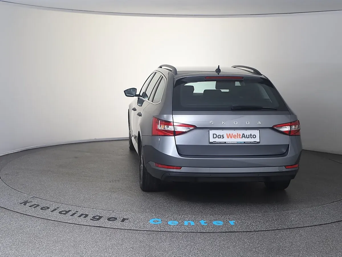 Skoda Superb 2022 photo 3