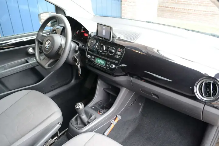 Volkswagen Up 2014 photo 4