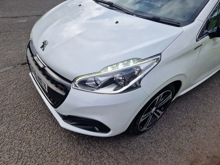 Peugeot 208 2019 photo 3