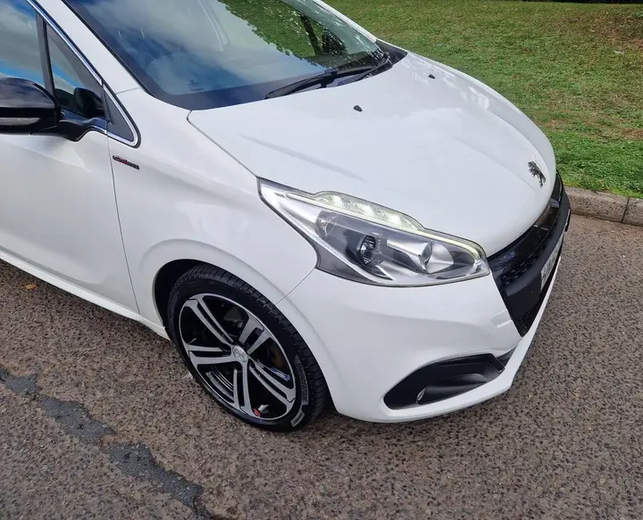 Peugeot 208 2019 photo 2