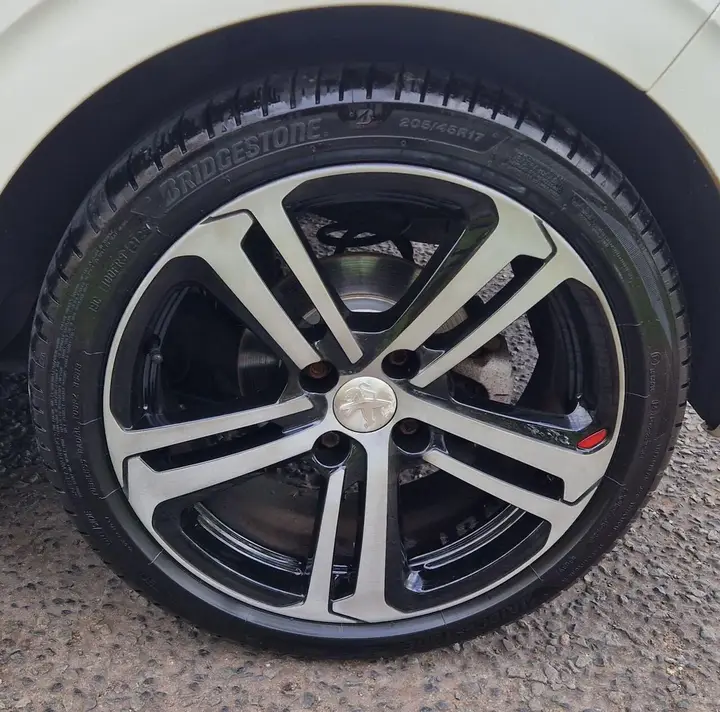 Peugeot 208 2019 photo 5