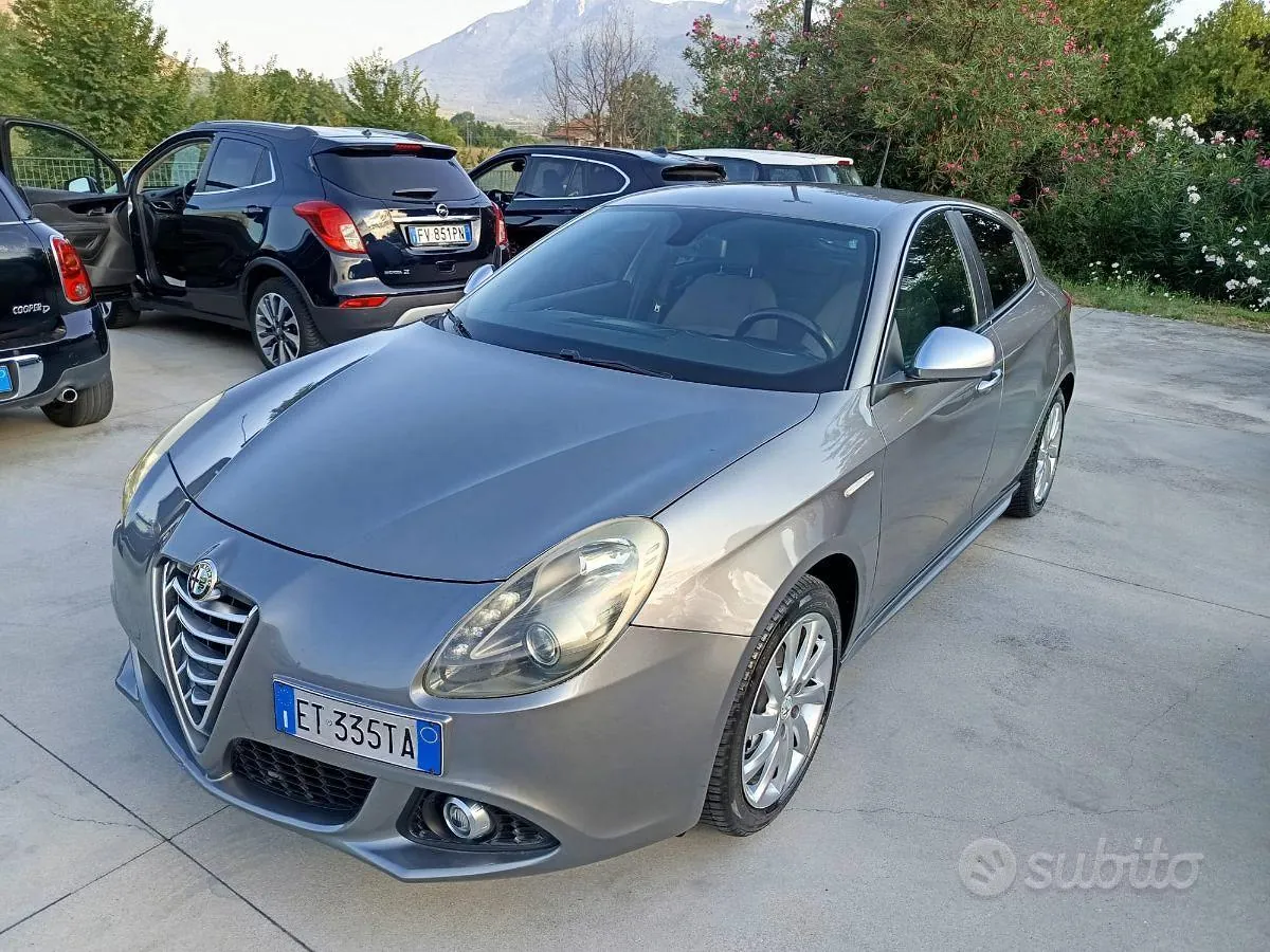 Alfa Romeo Giulietta 2014 photo 2