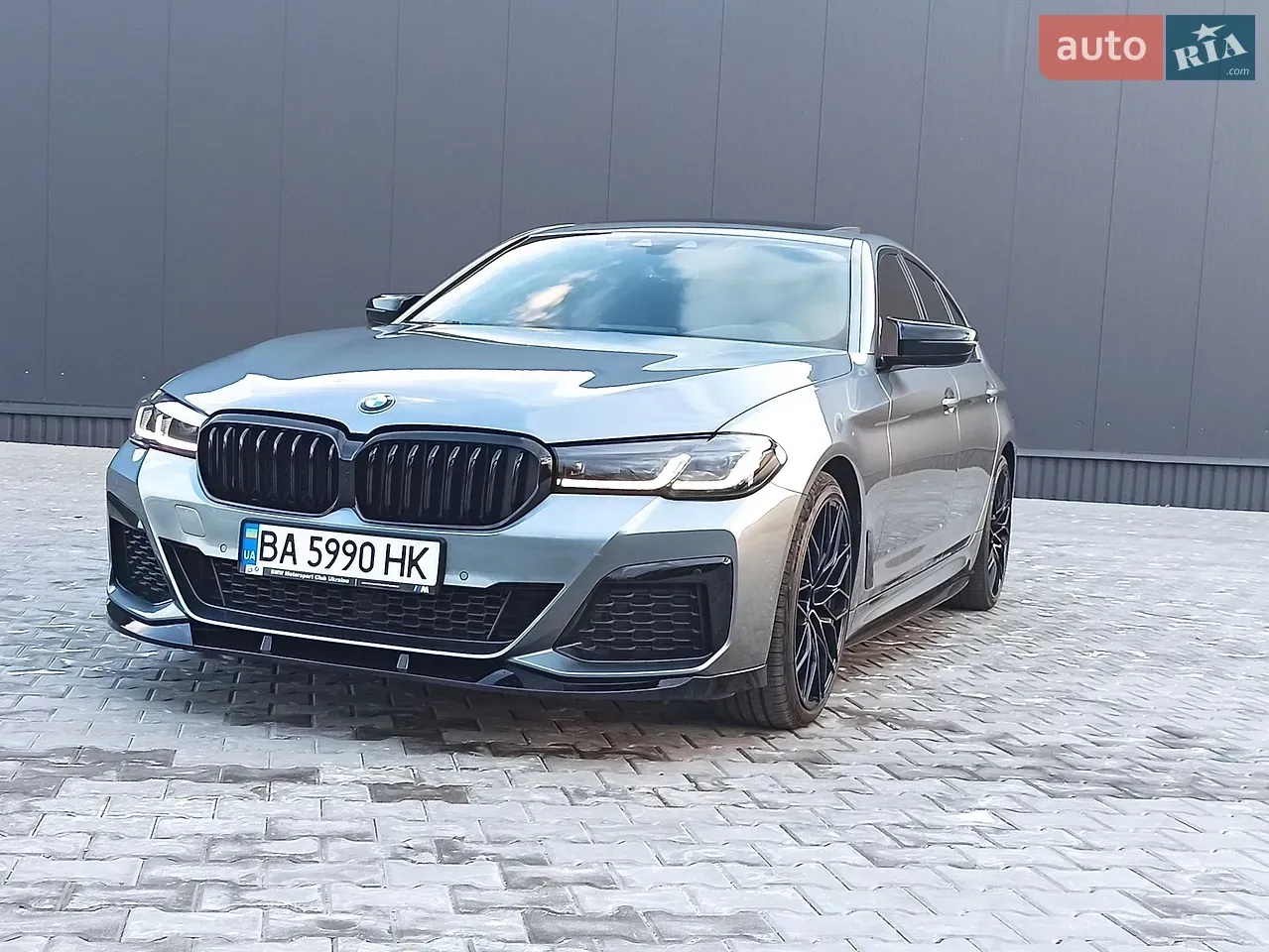 BMW 5 Series 2018 photo 2