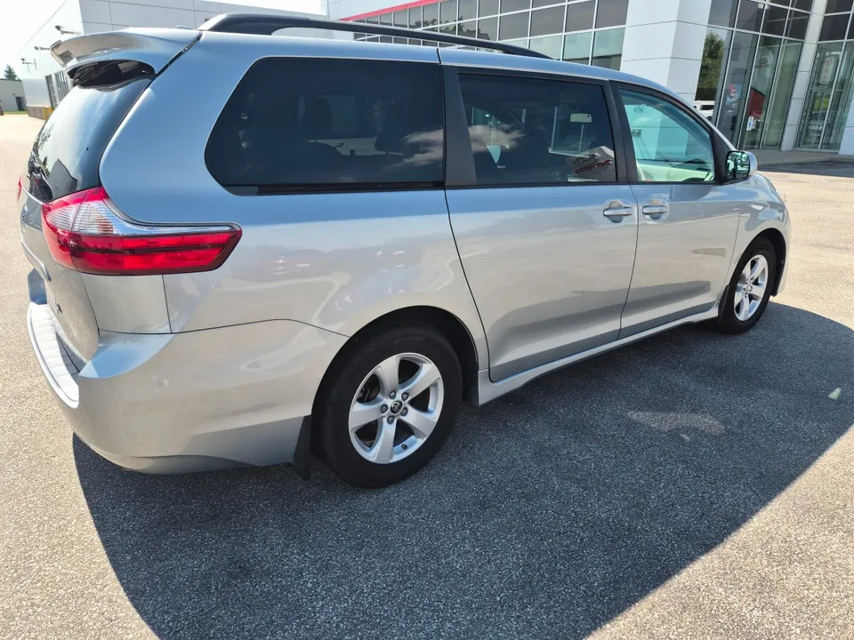 Toyota Sienna 2020 photo 2