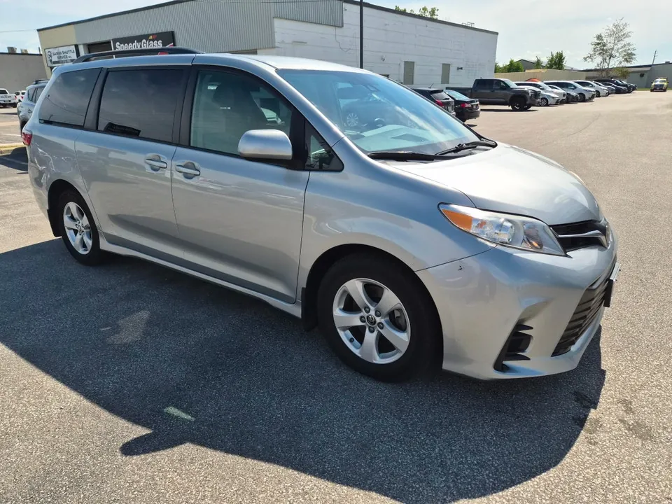 Toyota Sienna 2020 photo 3
