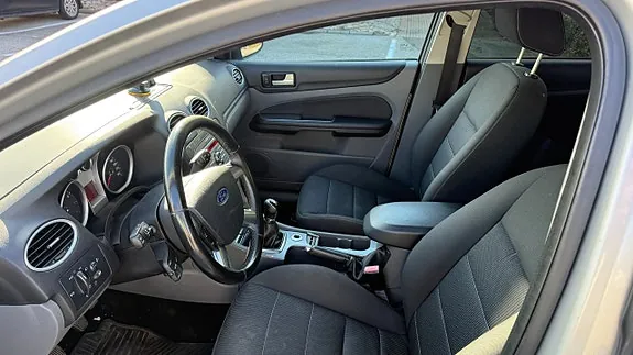 Ford Focus 2009 photo 4