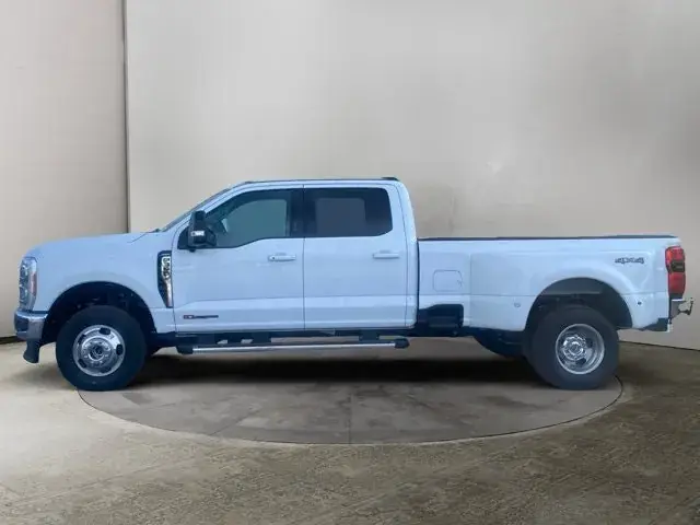 Ford Super Duty F-350 2027 photo 2