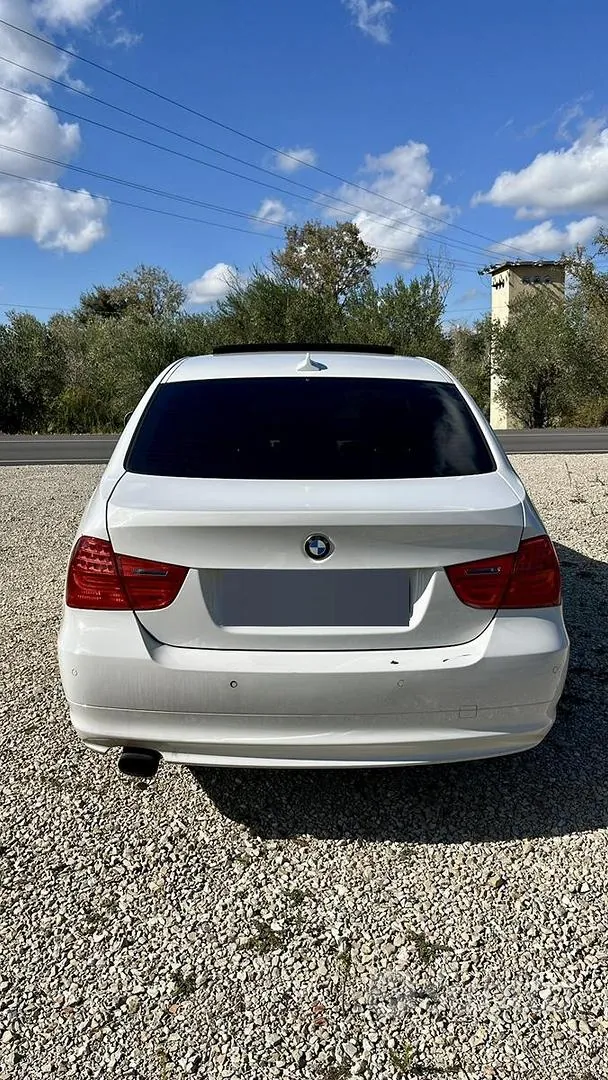 BMW 320 2011 photo 3
