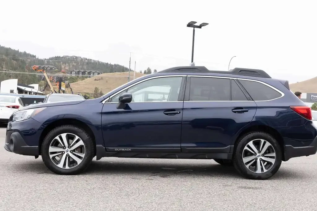 Subaru Outback 2018 photo 2