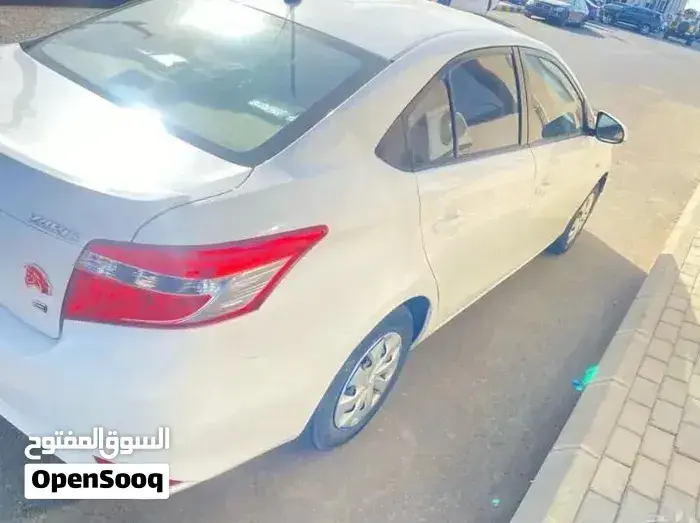 Toyota Yaris 2015 photo 3