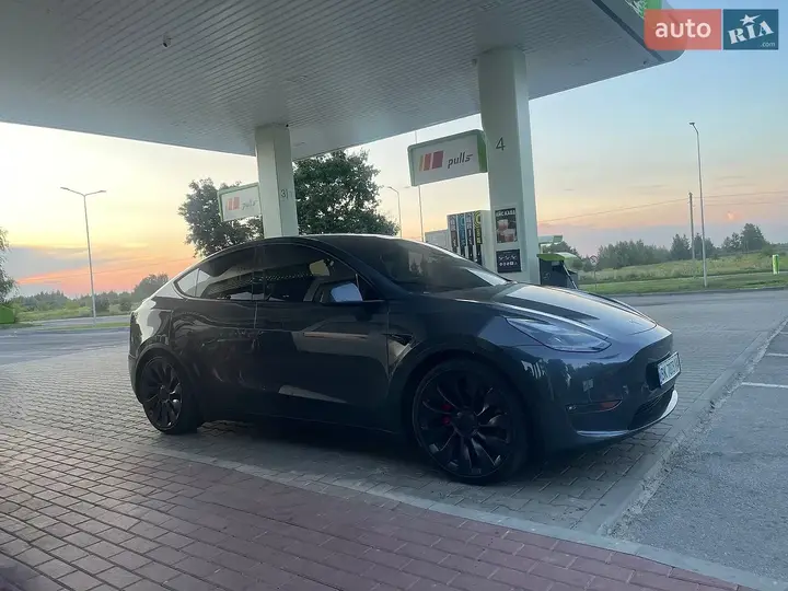 Tesla Model Y 2023 photo 2