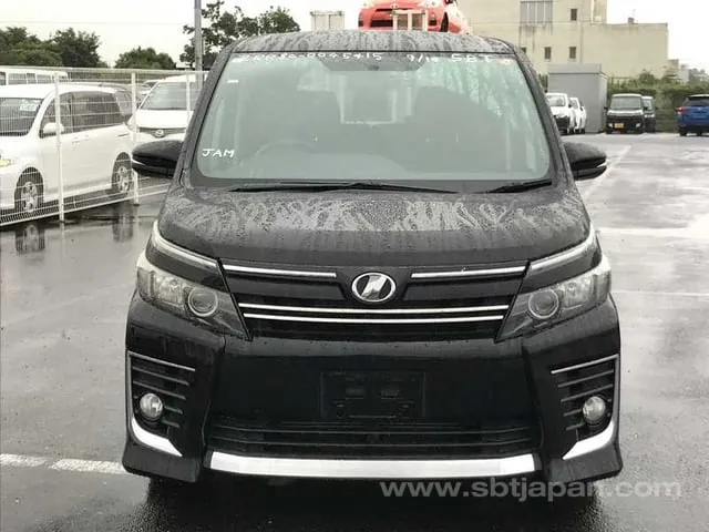 Toyota Voxy 2014 photo 5