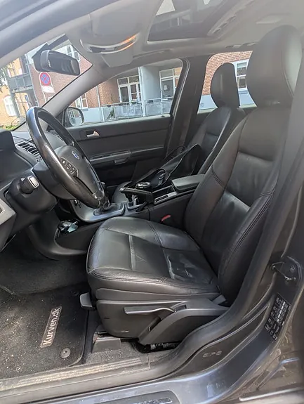 Volvo V50 2011 photo 2