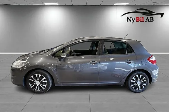 Toyota Auris 2010 photo 2