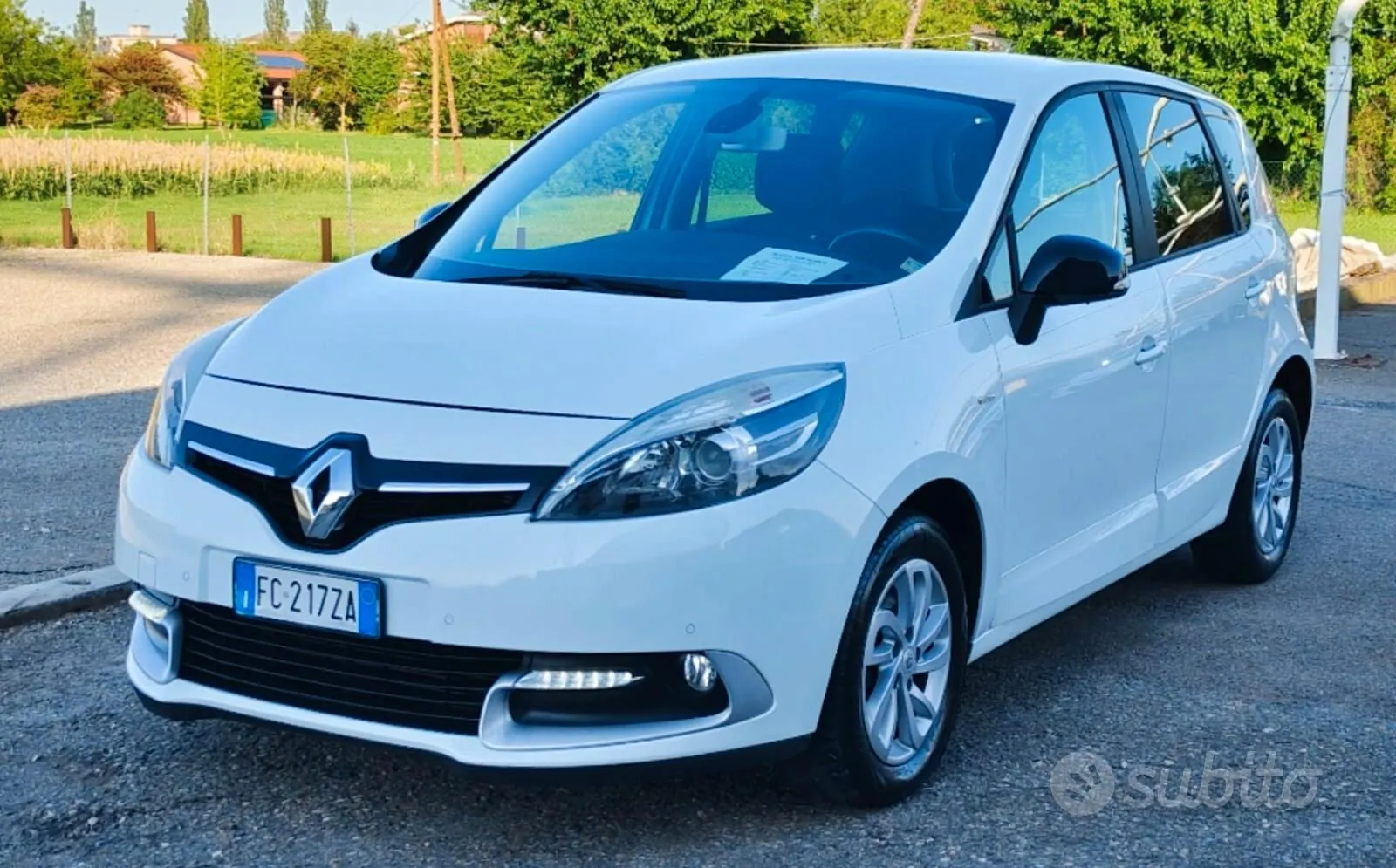 Renault Scenic 2016 photo 2