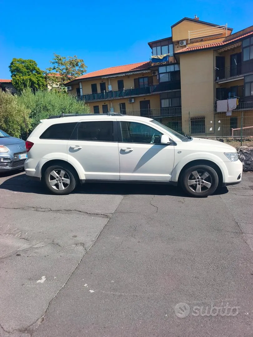 Fiat Freemont 2011 photo 2