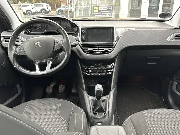 Peugeot 208 2019 photo 2