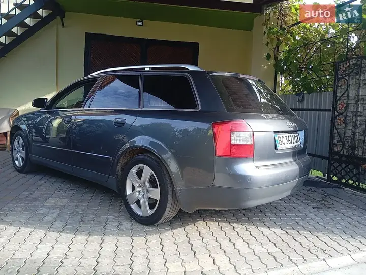 Audi A4 2002 photo 2