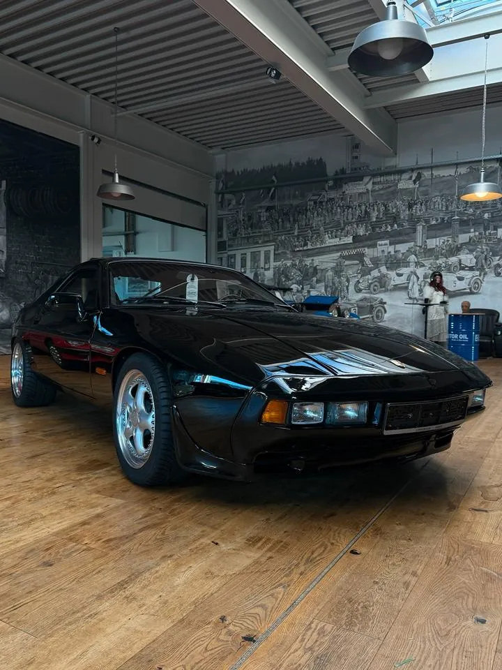 Porsche 928