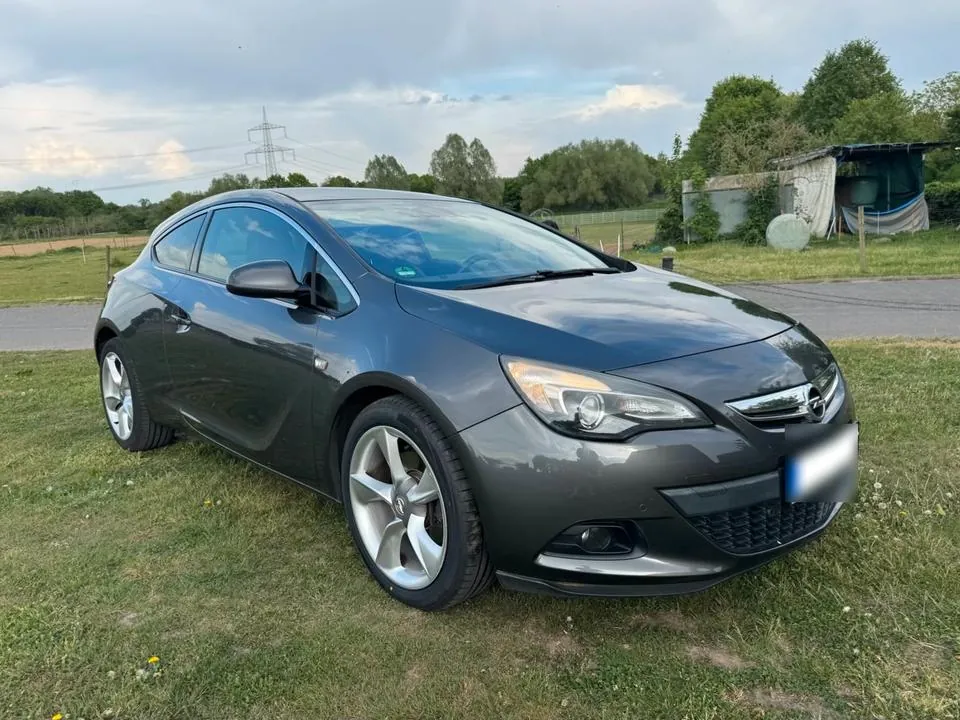 Opel Astra J Gtc