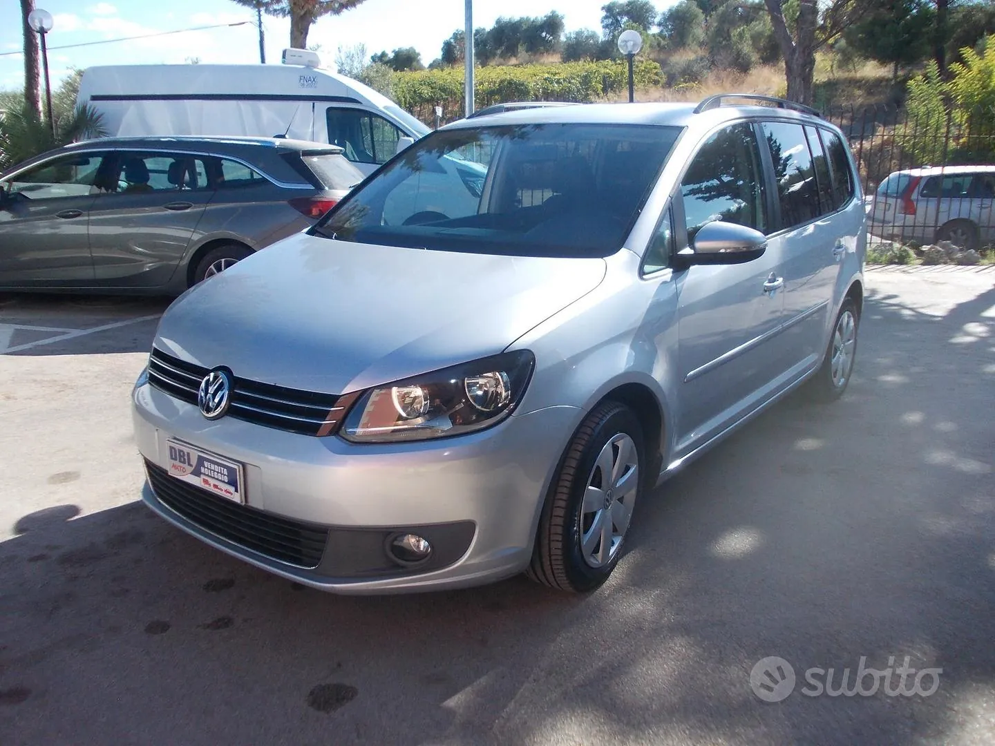 Volkswagen Touran 2012 photo 3