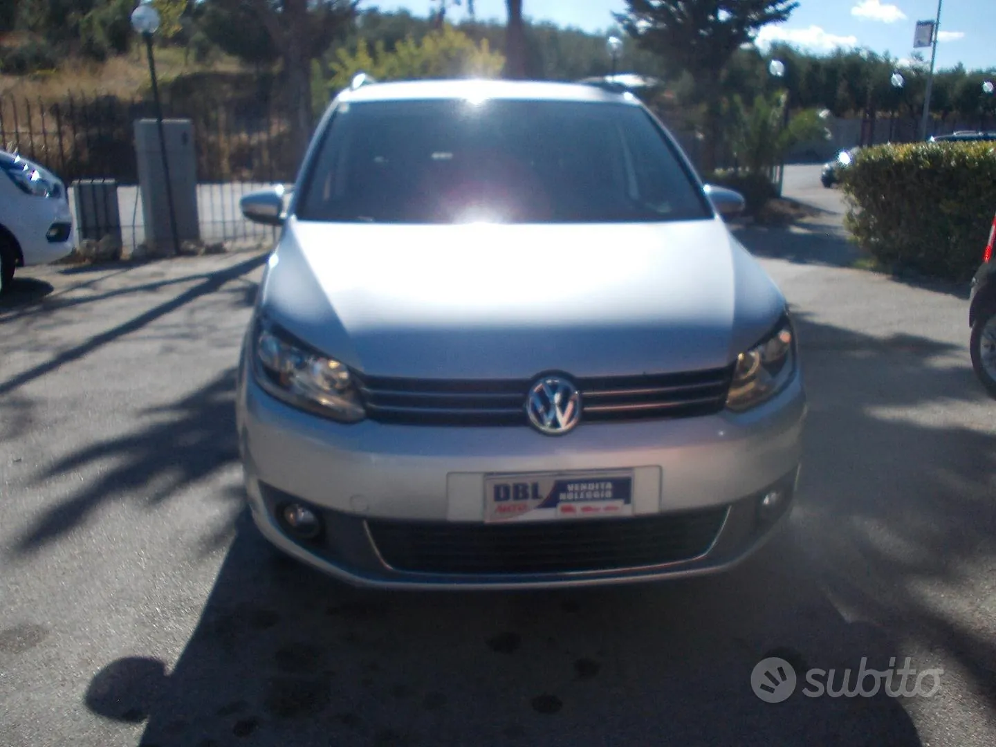 Volkswagen Touran 2012 photo 2