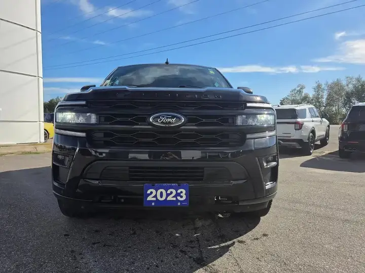 Ford Expedition 2023 photo 2