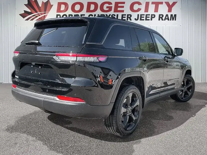 Jeep Grand Cherokee 2026 photo 5