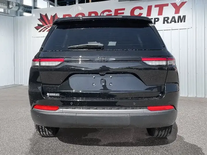 Jeep Grand Cherokee 2026 photo 4