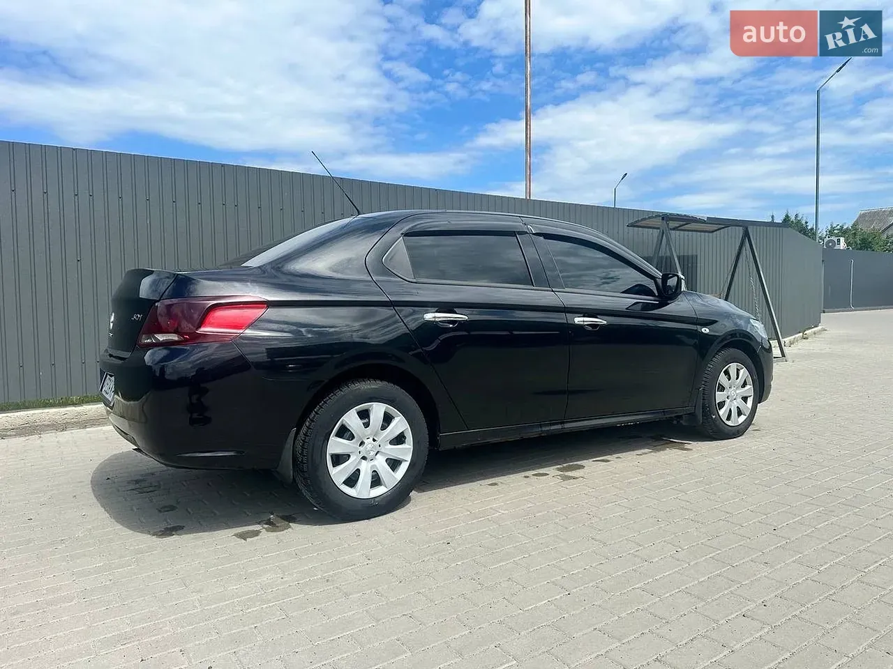 Peugeot 301 2017 photo 3