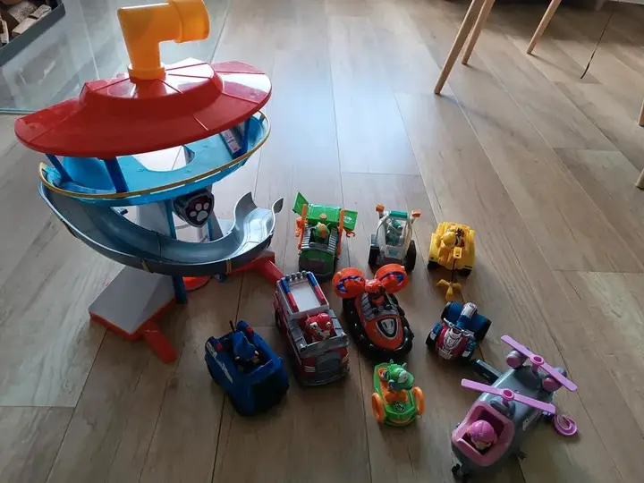 Paw Patrol Central With Cars And Figures