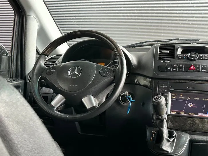 Mercedes-Benz Viano 2012 photo 2
