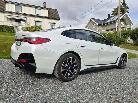 BMW I4 2022 photo 3