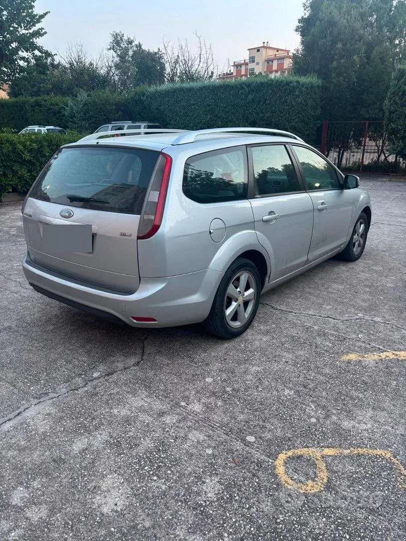 Ford Focus 2009 photo 4