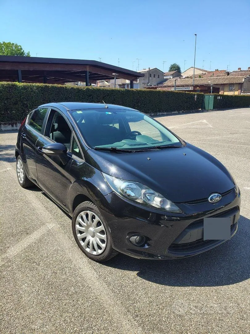 Ford Fiesta 2010 photo 2