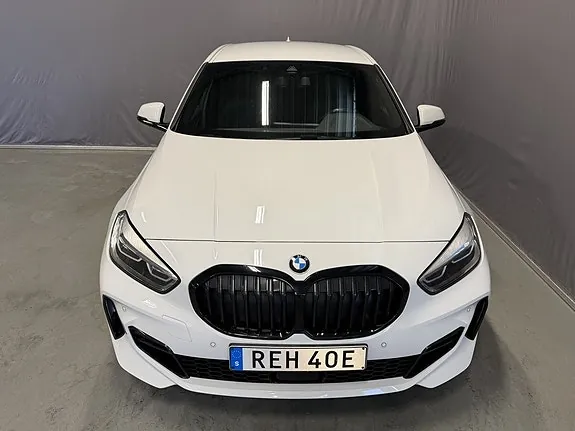 BMW 118I 2024 photo 3