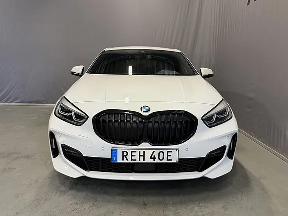 BMW 118I 2024 photo 2
