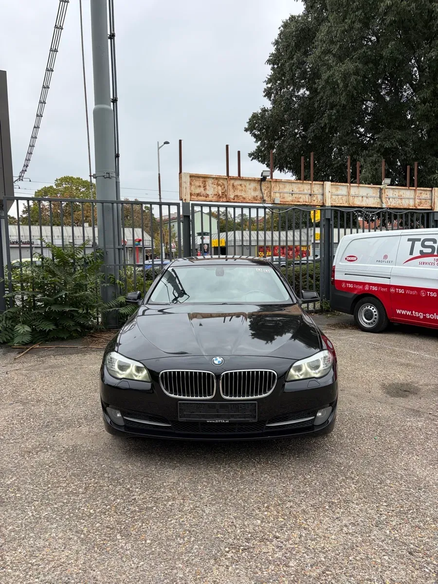 BMW 5 Series 2010 photo 2