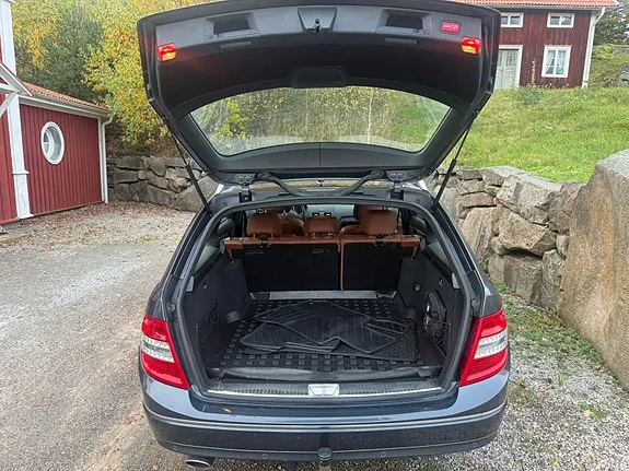 Mercedes-Benz C250 2011 photo 4