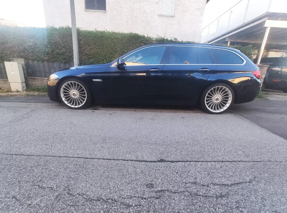 BMW 5 Series 2011 photo 2