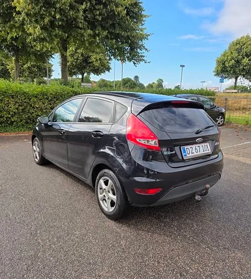 Ford Fiesta 2011 photo 2