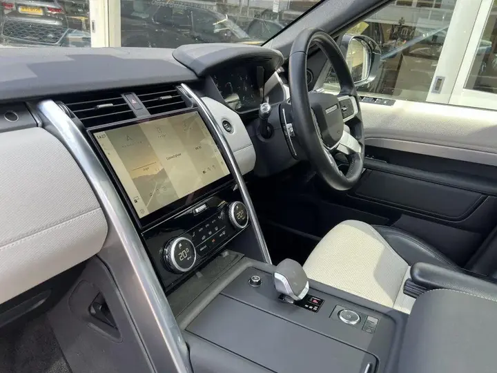 Land Rover Discovery 2021 photo 3