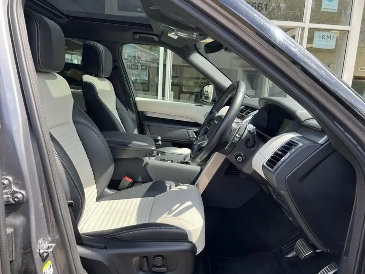 Land Rover Discovery 2021 photo 4